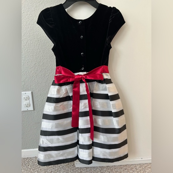NWOT Girl’s Holiday Formal Dress size 7 - Picture 2 of 4